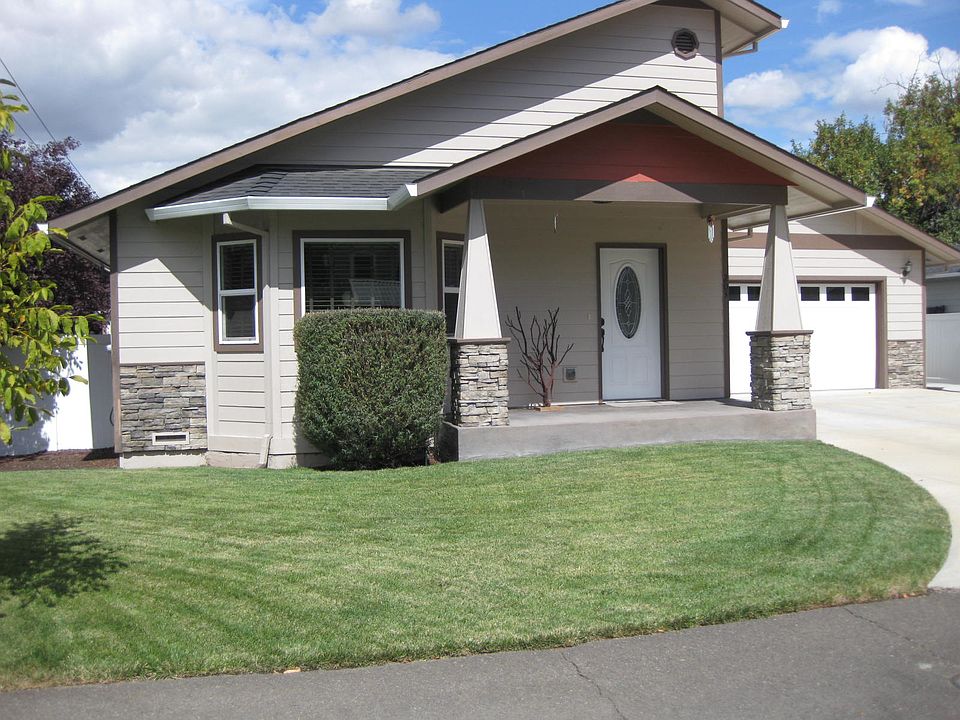1st image of 203 Maxwell Pl