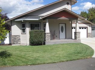 203 Maxwell Pl, Central Pt, OR 97502
