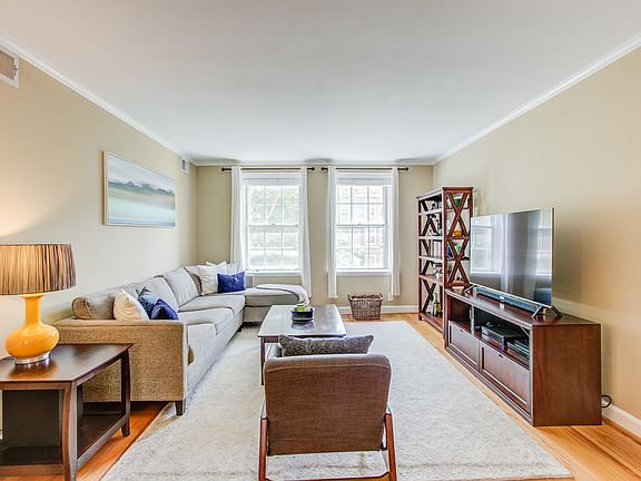 5th image of 3059 S Buchanan St APT B2