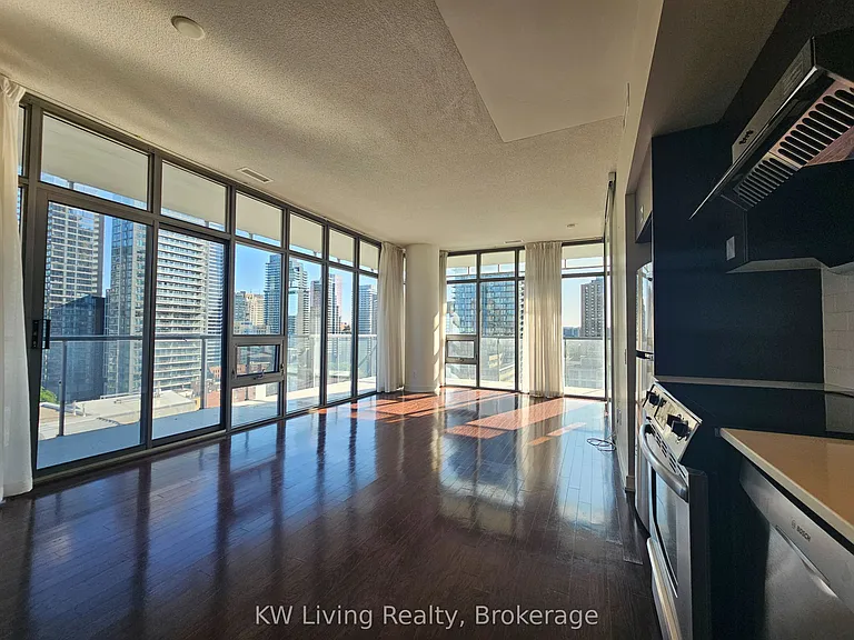 33 Charles St E #1305 — Photo 15