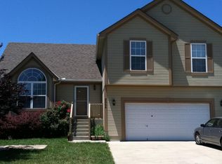 3904 SW Evergreen Ln, Lees Summit, MO 64082