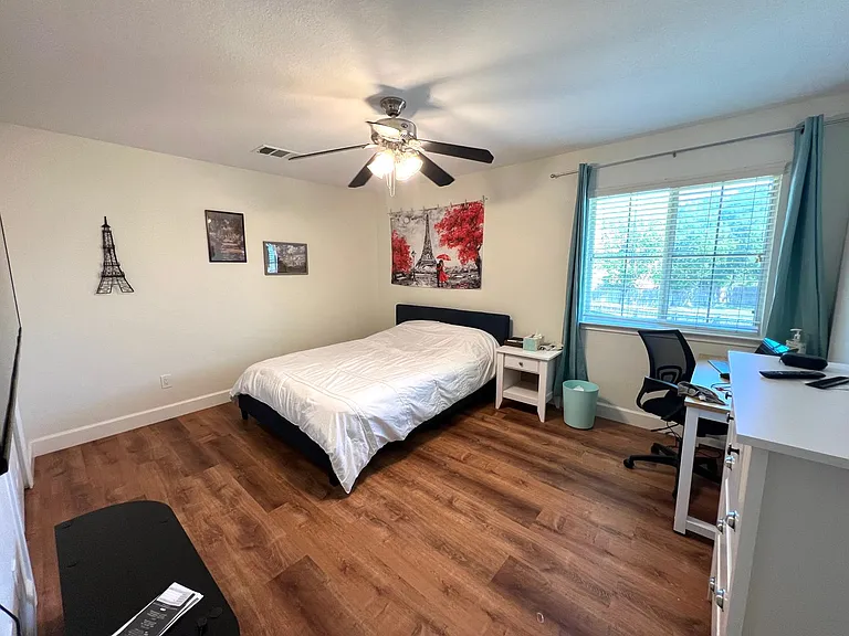 2106 Huxley Ln — Photo 25