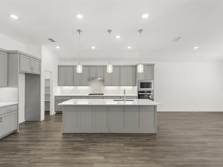 2109 Hibiscus Ln — Photo 7