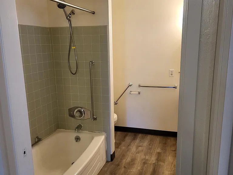 1728 W Shaw Ave #G — Photo 7