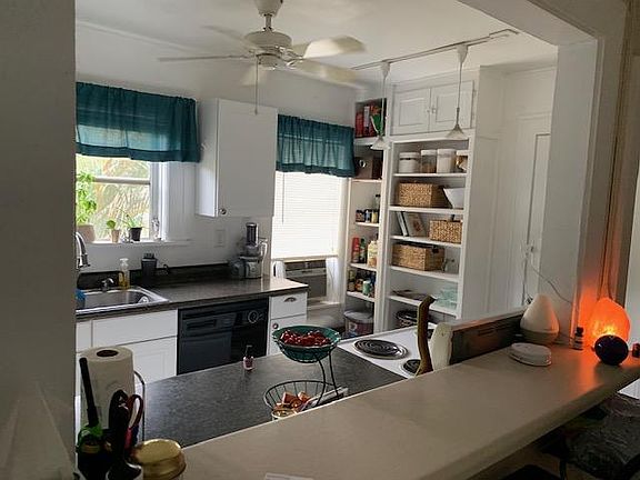 5th image of 1033 Bay St NE APT 5