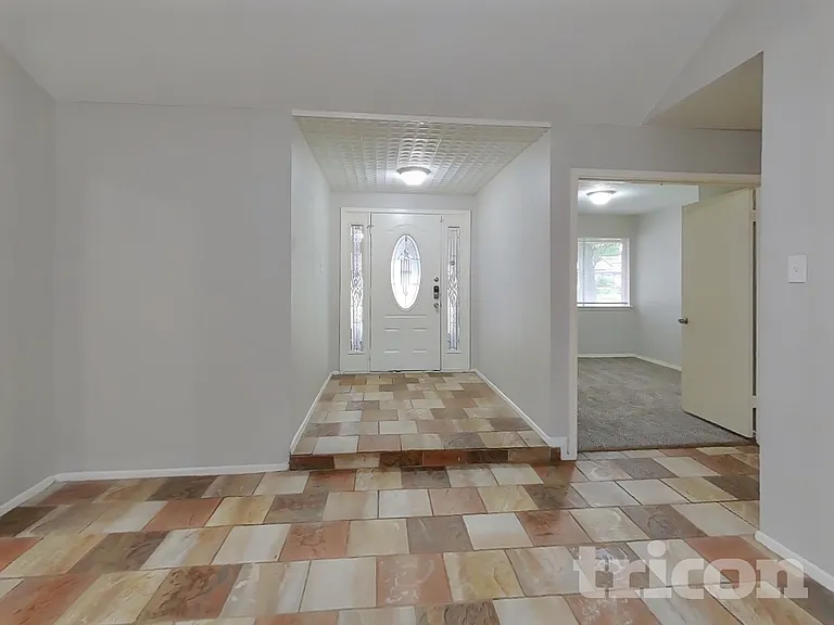 4422 Monteith Dr — Photo 3