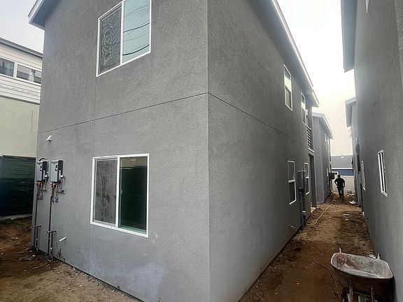 4th image of 4650 W Point Loma Blvd #1