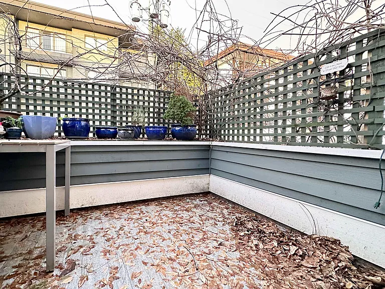 136 W 4th St #D — Photo 8