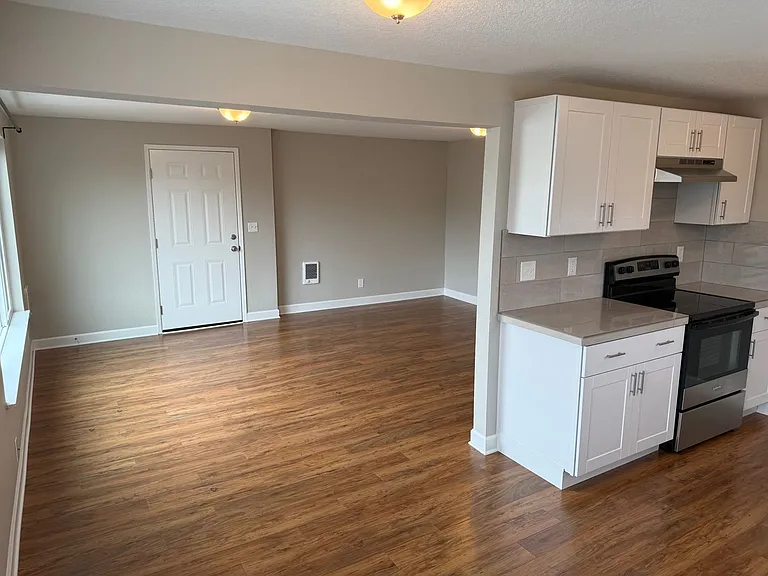 MAC CITY APARTMENTS — Photo 16