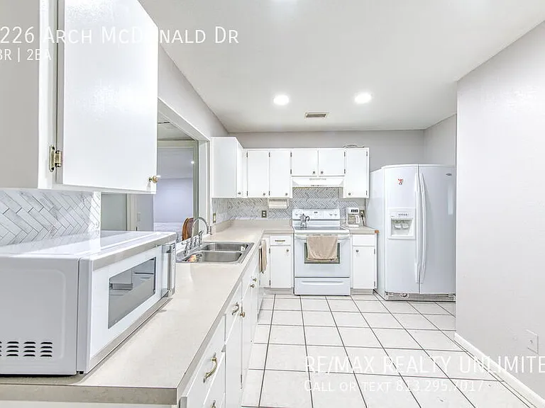 2226 Arch McDonald Dr — Photo 5
