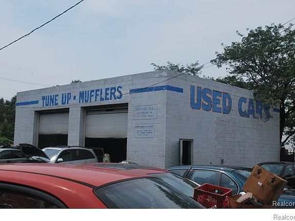 2nd image of 5720 E Davison St