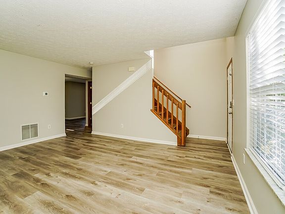 5th image of 4842 Elmont Pl