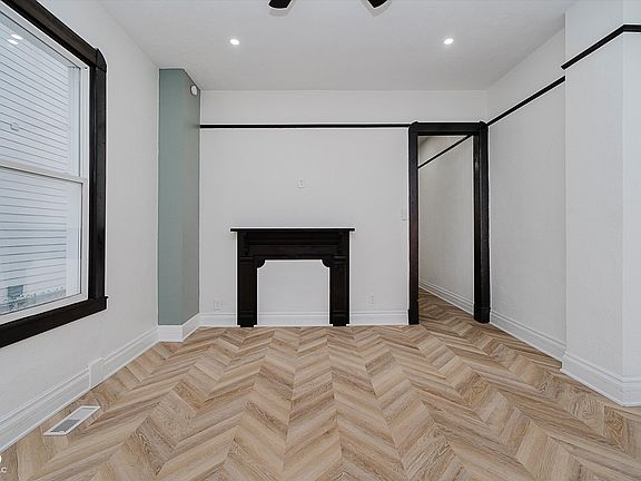 3rd image of 1148 Olive St