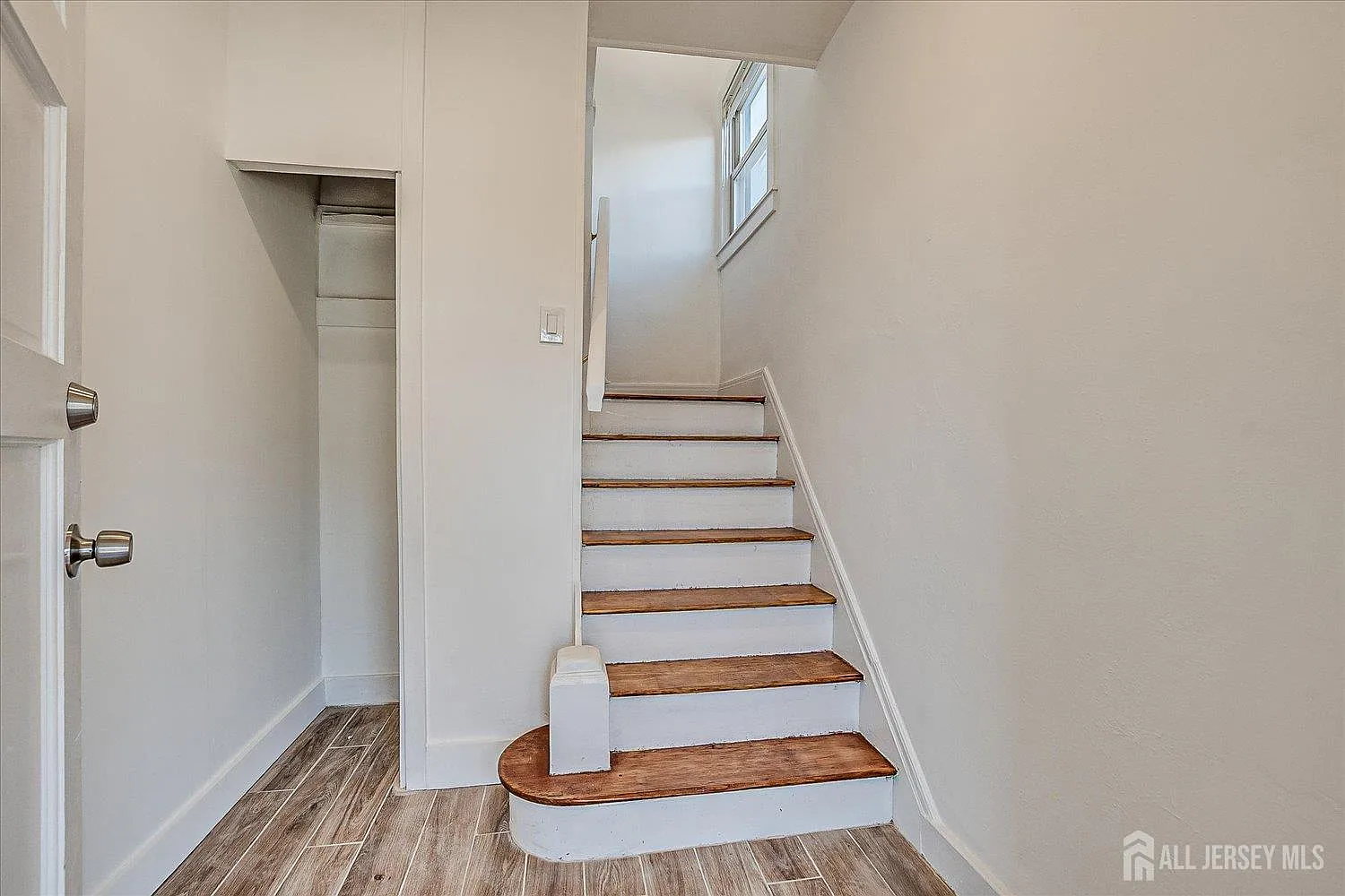 2 bed, 1.0 bath, 688 sqft, $2,095 — Photo 4