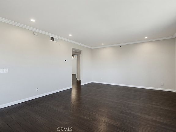 5th image of 726 Elm Ave Unit 403