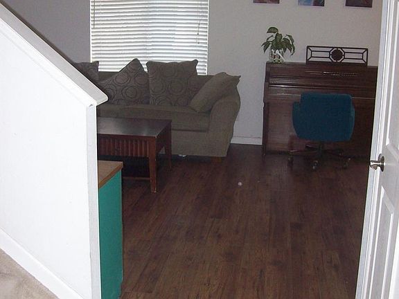 3rd image of 1088 N Tamarac St