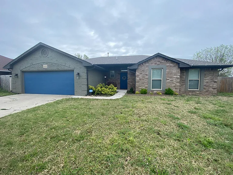 1909 Sunflower Cir — Photo 1