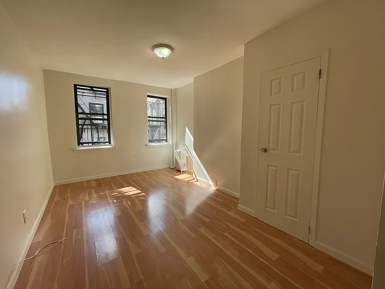 234 E 7th St #2RW — Photo 1
