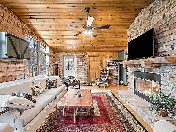 3rd image of 7985 Brookside Dr