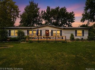 60455 Bates Rd, Lenox, MI 48048