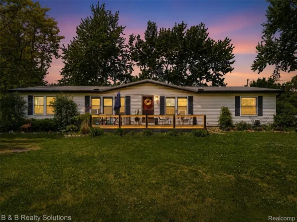 60455 Bates Rd, Lenox, MI 48048