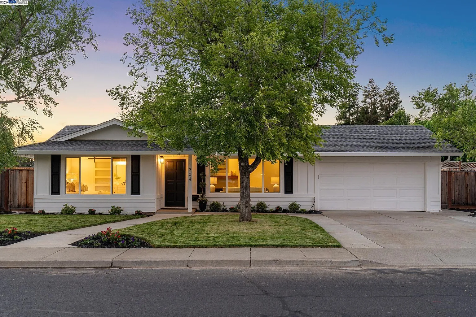 1304 Windsor Way photo 1