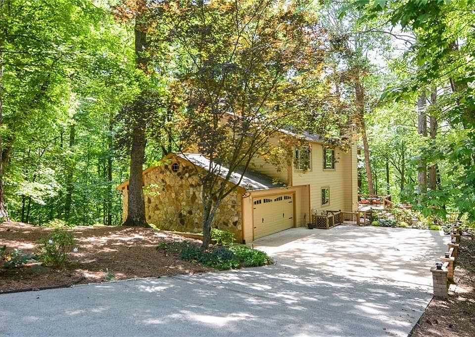 1st image of 135 River Ridge Ct