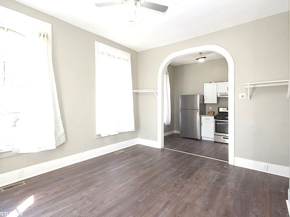 4th image of 600 N Broadway St APT 1