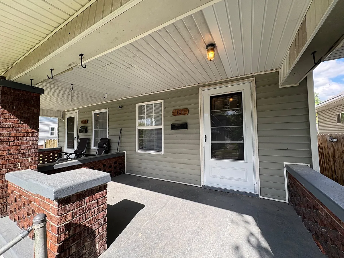 Unit Photo - 101 N Colorado Ave