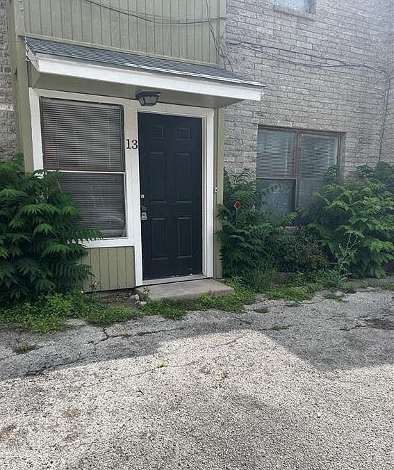 1st image of 1221 W Hopkins St #13-1