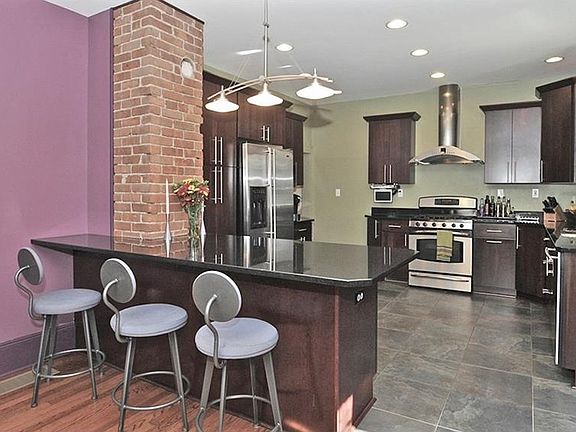 3rd image of 17843 Clifton Blvd