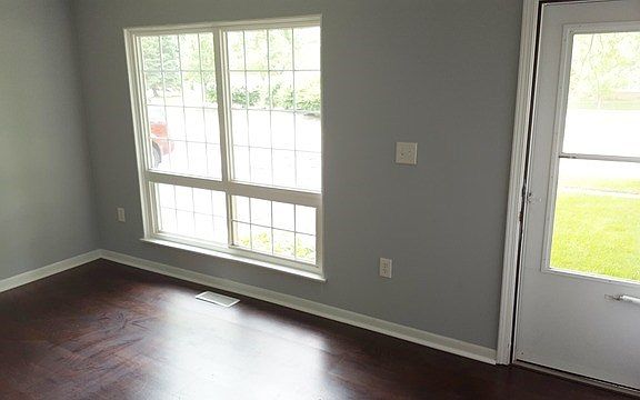 3rd image of 209 S Park Blvd