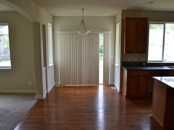 Cozy breakfast nook