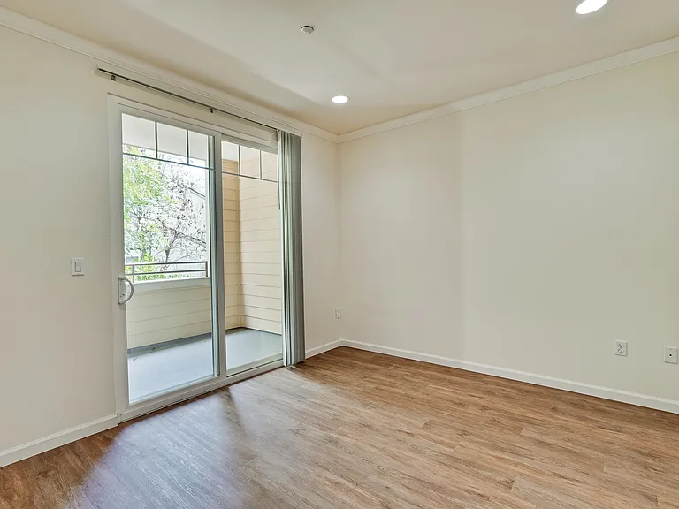Encinal Place Apartments — Photo 16
