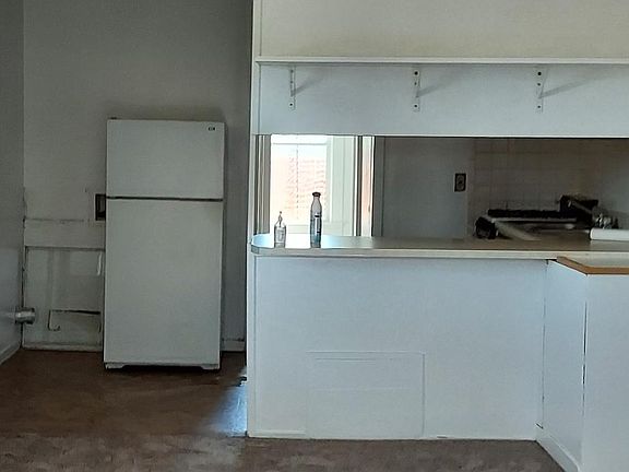 2nd image of 5133 Thatcher Ave APT C