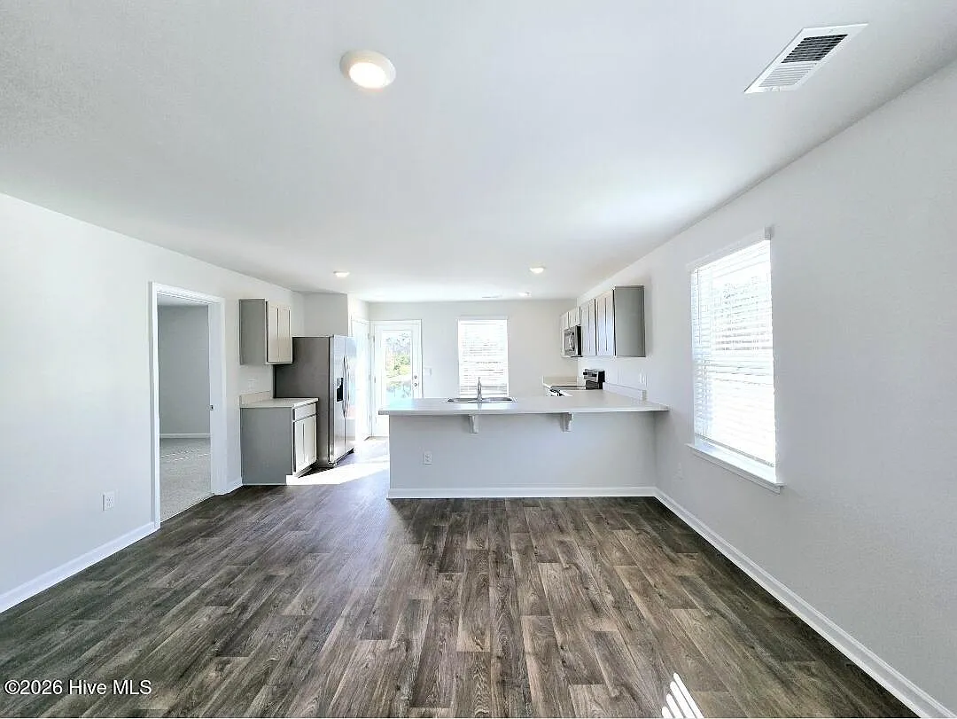 3 bed, 2.0 bath, 1256 sqft, $1,649 — Photo 3