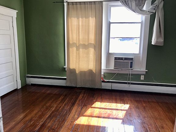 4th image of 3156 Linwood Ave #3