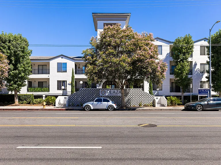 The Plaza at Canoga Park — Photo 30