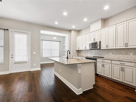 3rd image of 2213 Lobelia Dr