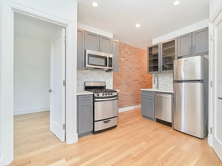 42 Grove St #5E — Photo 3