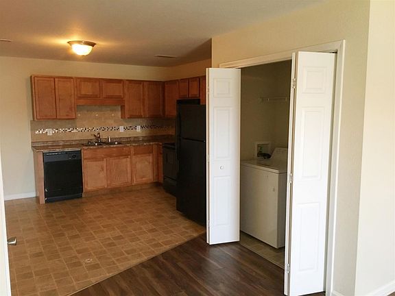 4th image of 512 Luxury Dr #A