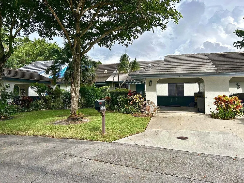 10058 Laurelwood Pl