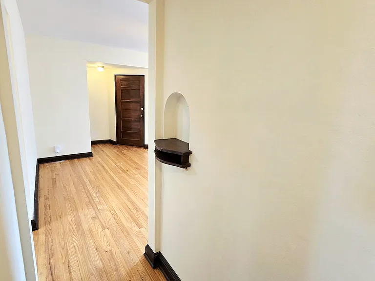 5837 Devonshire Ave — Photo 9