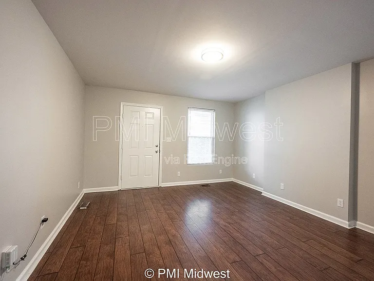 1439 S East St — Photo 3