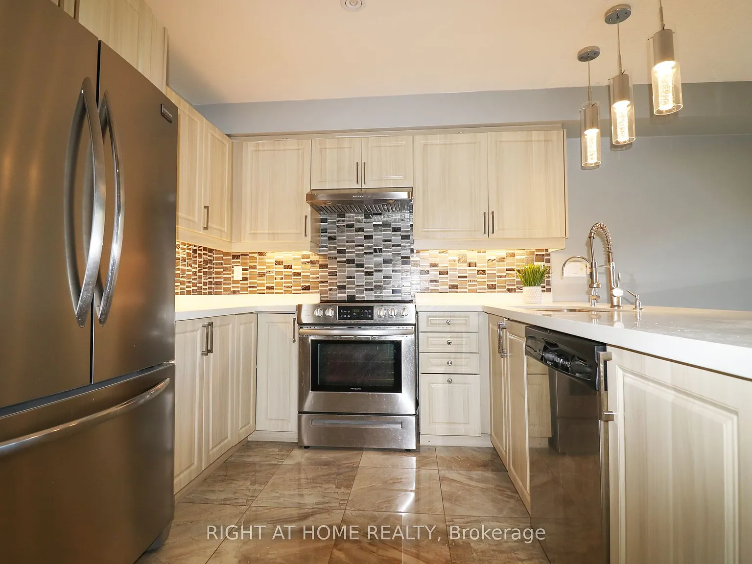 3 bed, $3,200 — Photo 4