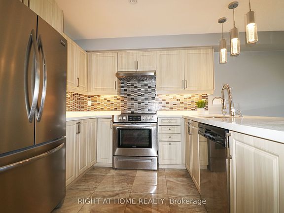 4th image of 497 Ainsworth Dr E