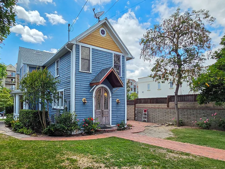 7026 Friends Ave — Photo 22
