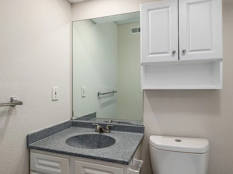 Falcon Point Apartments — Photo 28