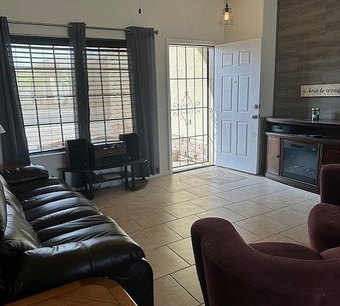 2nd image of 1522 N Mimosa Way