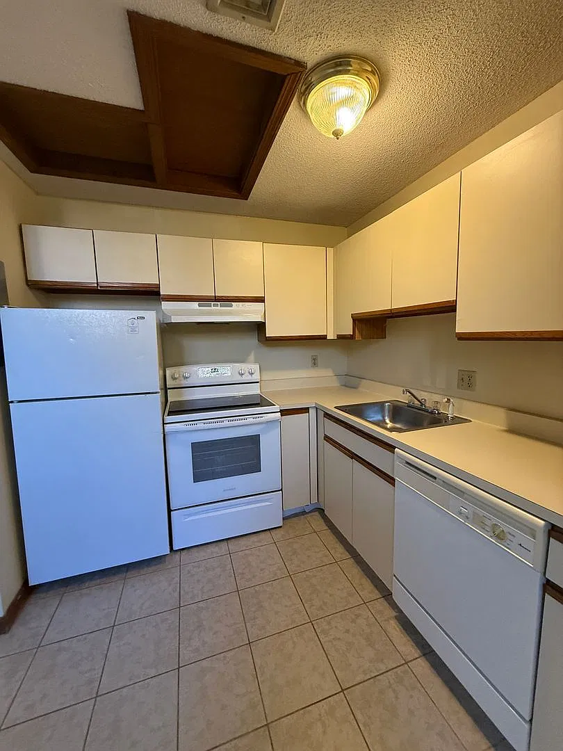 Available Now - Unique Fitchburg 1 Bed Loft Style Apartment On Bemis Rd — Photo 1